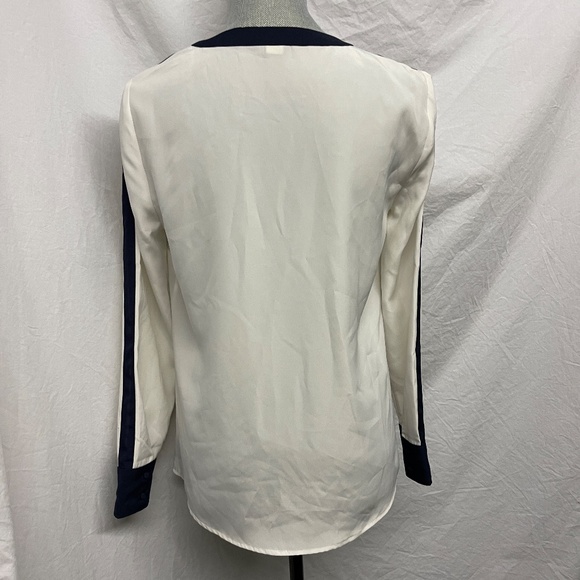 J. Crew Crewneck Button Front Top – Size 4 - Picture 2 of 4